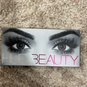 Huda Beauty lashes